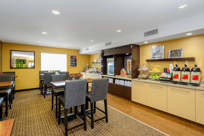 Imagen del bar/restaurante del Hotel Towneplace Suites By Marriott Fort Meade National Business Park. Foto 4