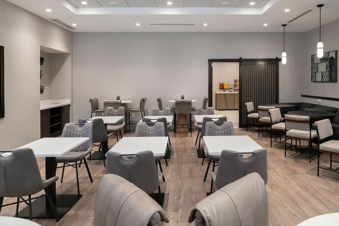 Imagen del bar/restaurante del Hotel Towneplace Suites By Marriott Framingham. Foto 13