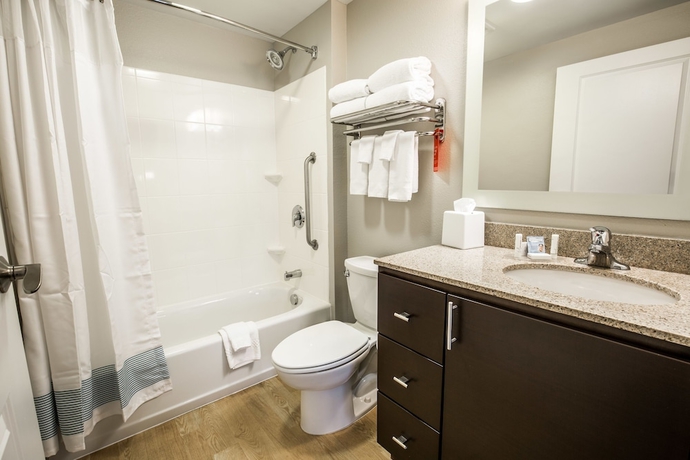 Imagen de la habitación del Hotel Towneplace Suites By Marriott Gilford. Foto 15