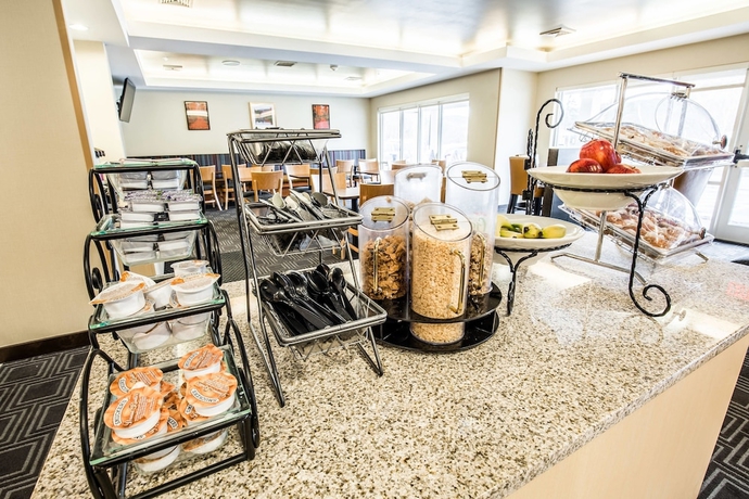 Imagen del bar/restaurante del Hotel Towneplace Suites By Marriott Gilford. Foto 3