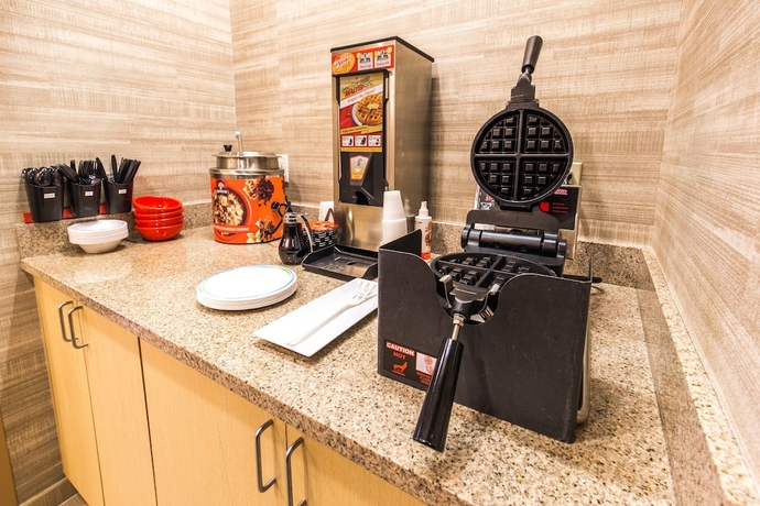 Imagen del bar/restaurante del Hotel Towneplace Suites By Marriott Gilford. Foto 4