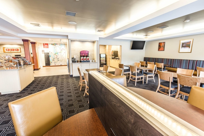 Imagen del bar/restaurante del Hotel Towneplace Suites By Marriott Gilford. Foto 5