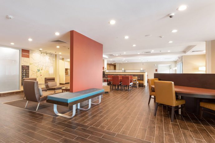 Imagen de los interiores del Hotel Towneplace Suites By Marriott Greensboro Coliseum Area. Foto 16