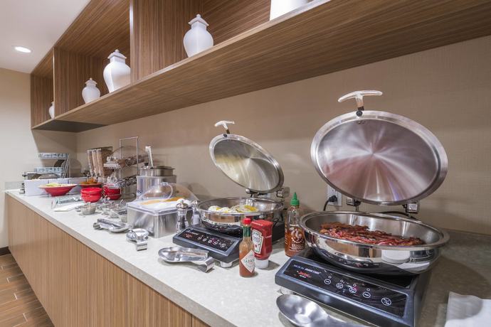 Imagen del bar/restaurante del Hotel Towneplace Suites By Marriott Hays. Foto 9