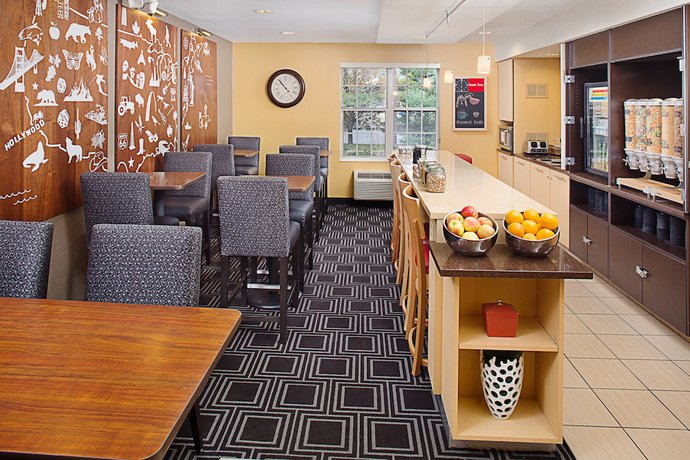 Imagen del bar/restaurante del Hotel Towneplace Suites By Marriott Horsham. Foto 2