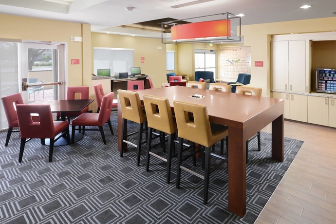 Imagen de los interiores del Hotel Towneplace Suites By Marriott Houston Westchase. Foto 11