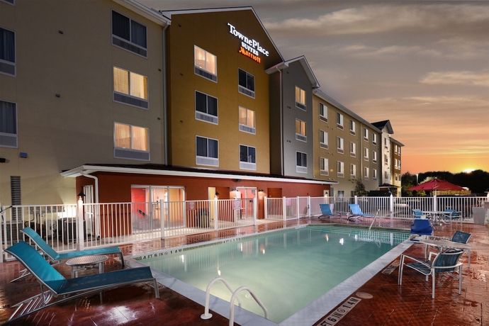 Imagen de la piscina del Hotel Towneplace Suites By Marriott Houston Westchase. Foto 14