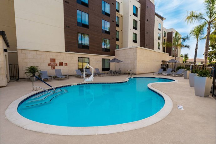 Imagen de la piscina del Hotel Towneplace Suites By Marriott Irvine Lake Forest. Foto 20