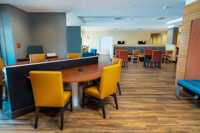 Imagen de los interiores del Hotel Towneplace Suites By Marriott Irvine Lake Forest. Foto 18