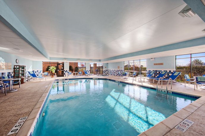 Imagen de la piscina del Hotel Towneplace Suites By Marriott Joliet South. Foto 20