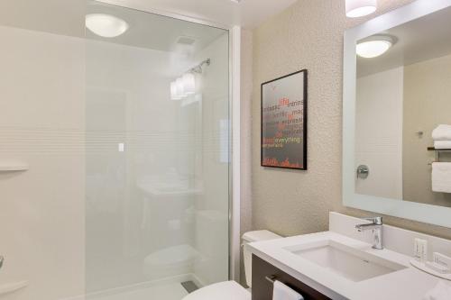 Imagen de la habitación del Hotel Towneplace Suites By Marriott Kansas City Liberty. Foto 16