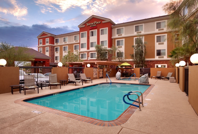 Imagen de la piscina del Hotel Towneplace Suites By Marriott Las Vegas Henderson. Foto 15
