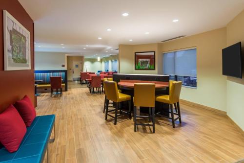 Imagen general del Hotel Towneplace Suites By Marriott Latham Albany Airpor. Foto 3