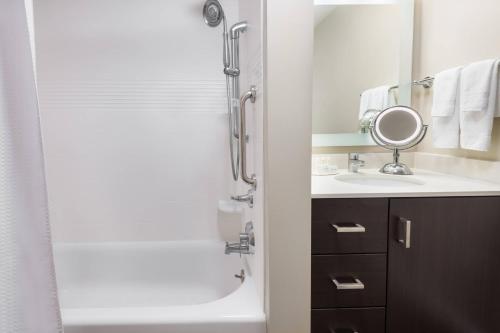 Imagen general del Hotel Towneplace Suites By Marriott Latham Albany Airpor. Foto 11