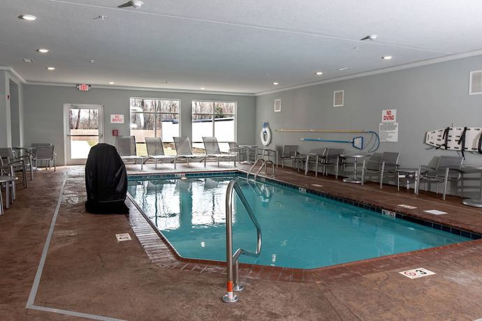 Imagen de la piscina del Hotel Towneplace Suites By Marriott Louisville Airport. Foto 20
