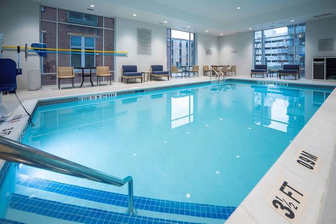 Imagen de la piscina del Hotel Towneplace Suites By Marriott Louisville Downtown. Foto 19
