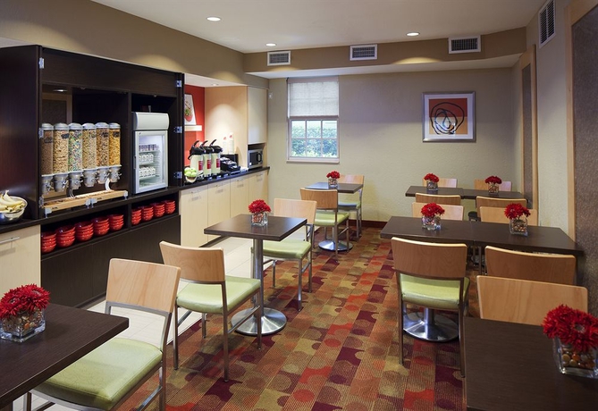 Imagen del bar/restaurante del Hotel Towneplace Suites By Marriott Miami Airport W. Foto 1
