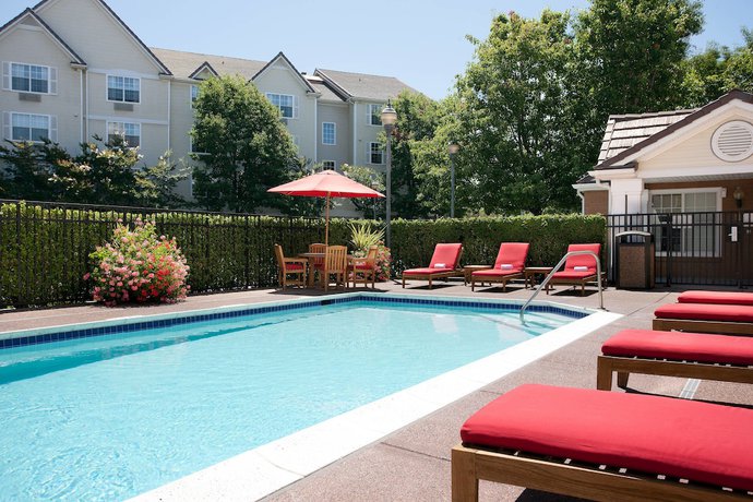 Imagen de la piscina del Hotel Towneplace Suites By Marriott Milpitas. Foto 11