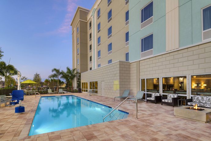 Imagen de la piscina del Hotel Towneplace Suites By Marriott Naples. Foto 20