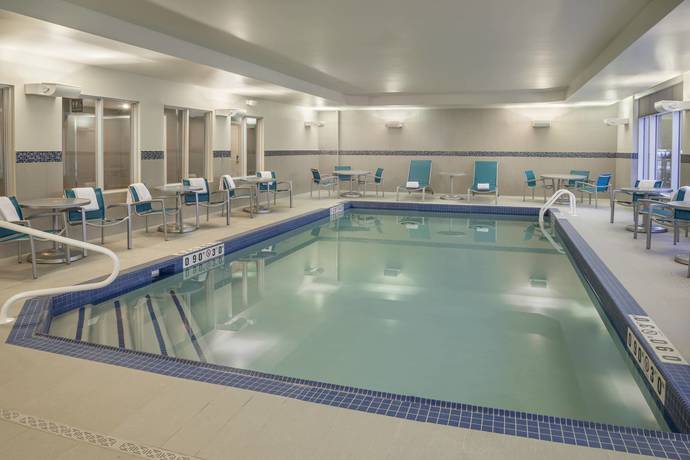 Imagen de la piscina del Hotel Towneplace Suites By Marriott Ottawa Kanata. Foto 11