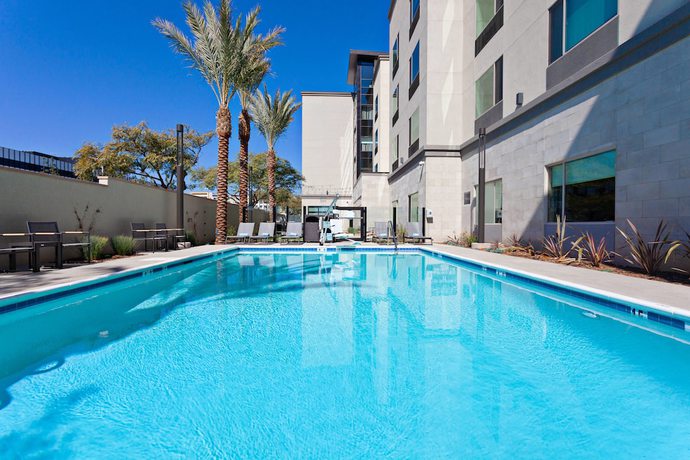 Imagen de la piscina del Hotel Towneplace Suites By Marriott San Diego Central. Foto 20