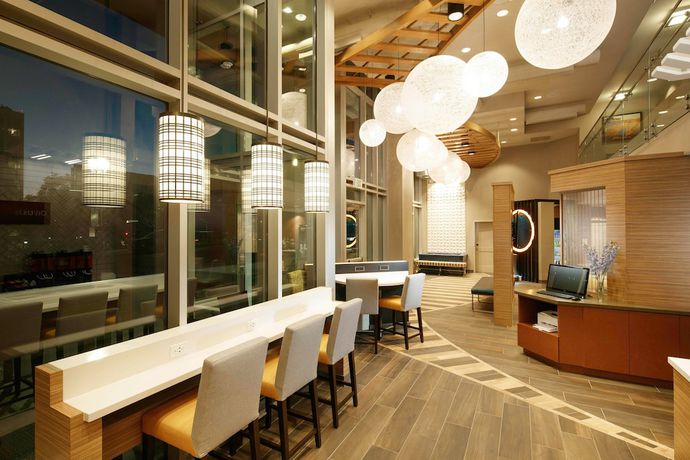 Imagen del bar/restaurante del Hotel Towneplace Suites By Marriott San Diego Downtown. Foto 2