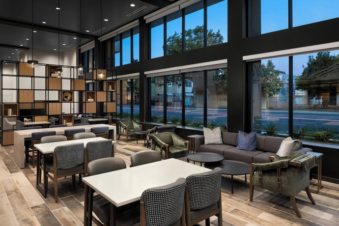 Imagen de los interiores del Hotel Towneplace Suites By Marriott San Jose Downtown. Foto 15
