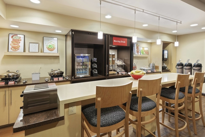 Imagen del bar/restaurante del Hotel Towneplace Suites By Marriott Savannah Midtown. Foto 2