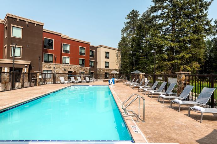 Imagen de la piscina del Hotel Towneplace Suites By Marriott Whitefish. Foto 20