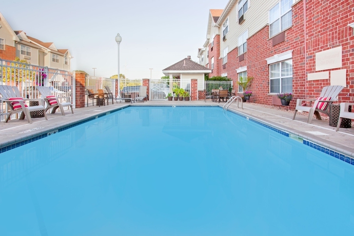 Imagen de la piscina del Hotel Towneplace Suites By Marriott -minneapolis West/stlouis Park. Foto 19