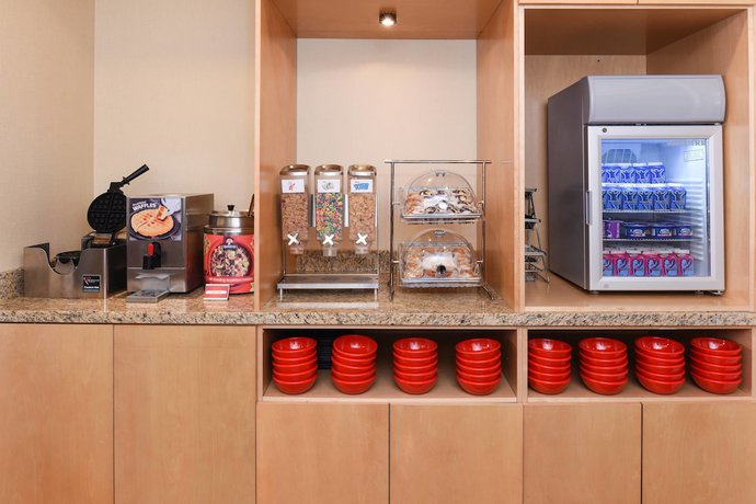 Imagen del bar/restaurante del Hotel Towneplace Suites Detroit Auburn Hills. Foto 6