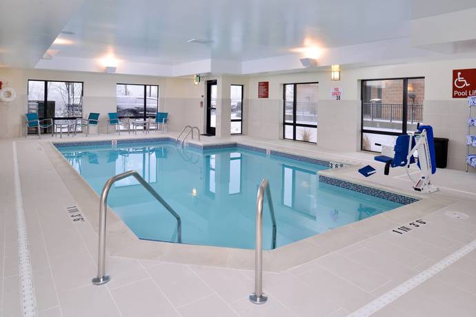 Imagen de la piscina del Hotel Towneplace Suites Detroit Commerce. Foto 20