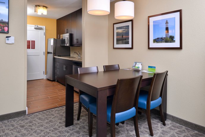 Imagen de la habitación del Hotel Towneplace Suites Detroit Commerce. Foto 17