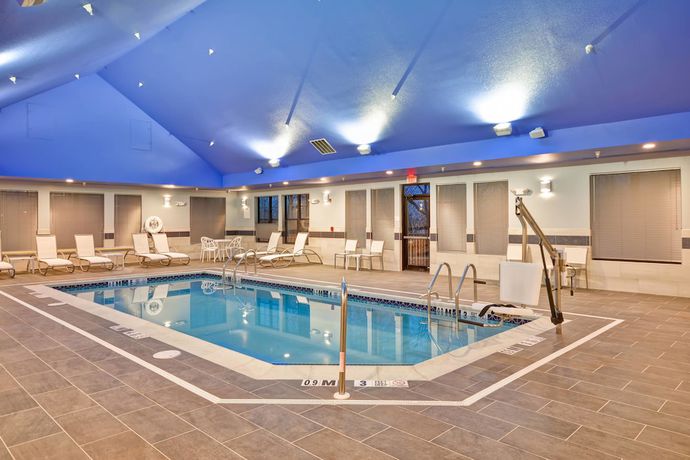 Imagen de la piscina del Hotel Towneplace Suites Dover Rockaway. Foto 19