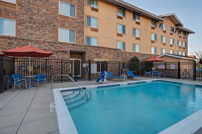 Imagen de la piscina del Hotel Towneplace Suites Fayetteville Cross Creek. Foto 19