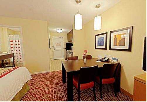 Imagen de la habitación del Hotel Towneplace Suites Fort Wayne North. Foto 4