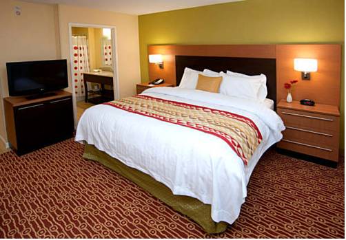 Imagen de la habitación del Hotel Towneplace Suites Fort Wayne North. Foto 9