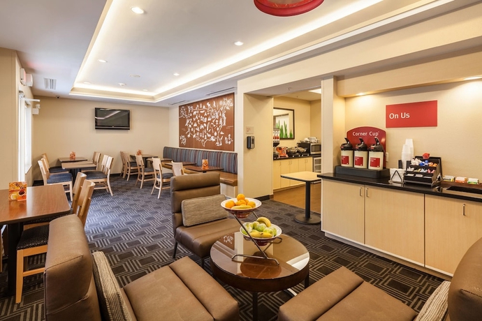 Imagen del bar/restaurante del Hotel Towneplace Suites Jacksonville Butler Boulevard. Foto 6