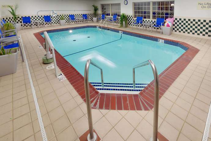 Imagen de la piscina del Hotel Towneplace Suites Joplin. Foto 13