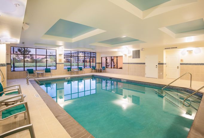 Imagen de la piscina del Hotel Towneplace Suites Minneapolis Near Mall Of America. Foto 15
