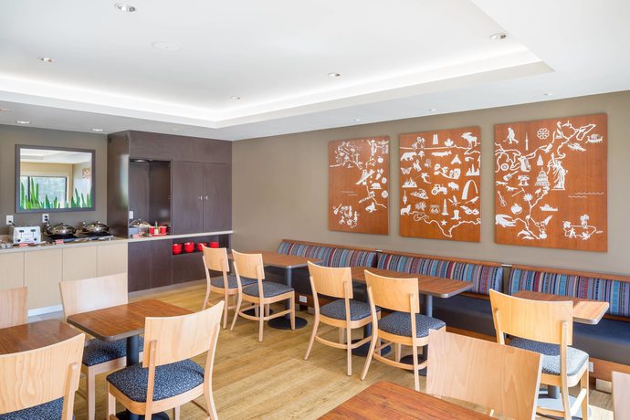 Imagen del bar/restaurante del Hotel Towneplace Suites Portland Vancouver. Foto 2