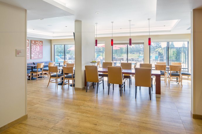 Imagen de los interiores del Hotel Towneplace Suites Portland Vancouver. Foto 13