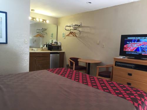 Imagen de la habitación del Hotel Townhouse Inn And Suites. Foto 7