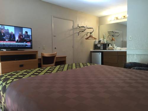 Imagen de la habitación del Hotel Townhouse Inn And Suites. Foto 10