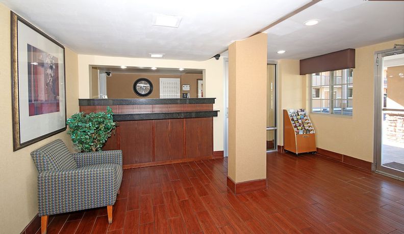 Imagen de los interiores del Hotel Townhouse Inn. Foto 17