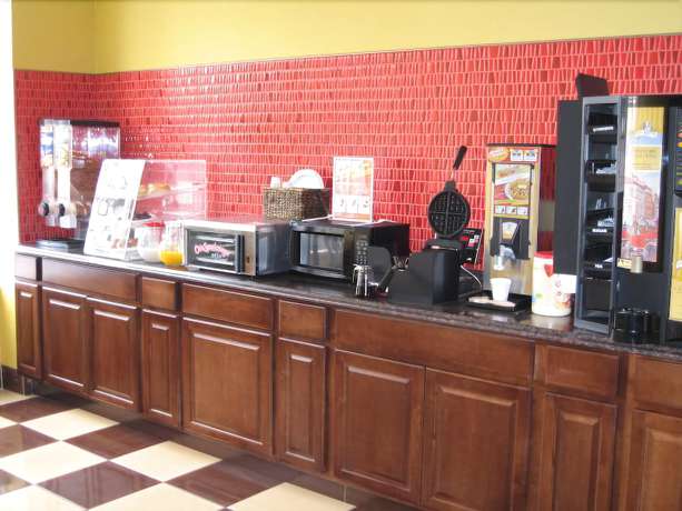 Imagen del bar/restaurante del Hotel Townhouse Inn and Suites, Elmwood Park. Foto 2
