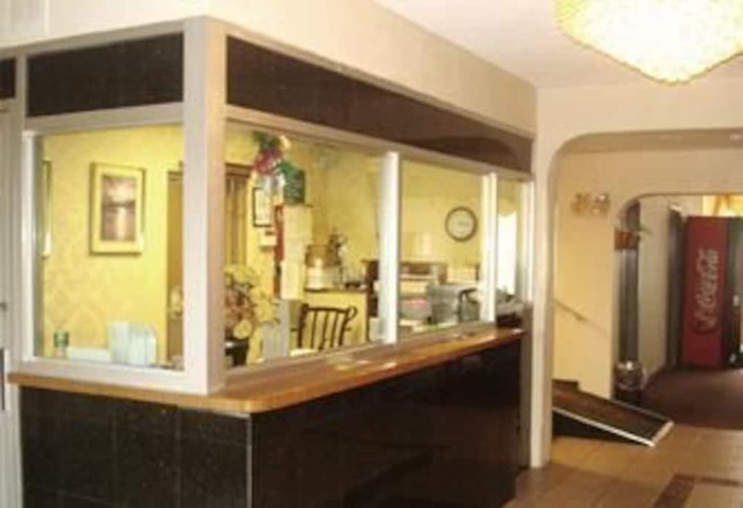 Imagen de los interiores del Hotel Townhouse Inn and Suites, Elmwood Park. Foto 14
