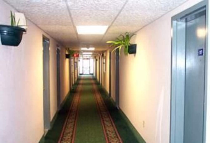 Imagen de los interiores del Hotel Townhouse Inn and Suites, Elmwood Park. Foto 15