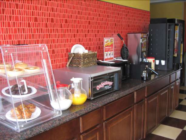 Imagen del bar/restaurante del Hotel Townhouse Inn and Suites, Elmwood Park. Foto 3