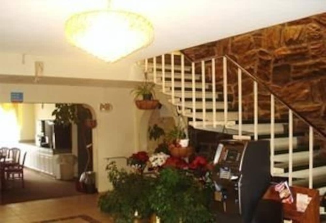 Imagen de los interiores del Hotel Townhouse Inn and Suites, Elmwood Park. Foto 16